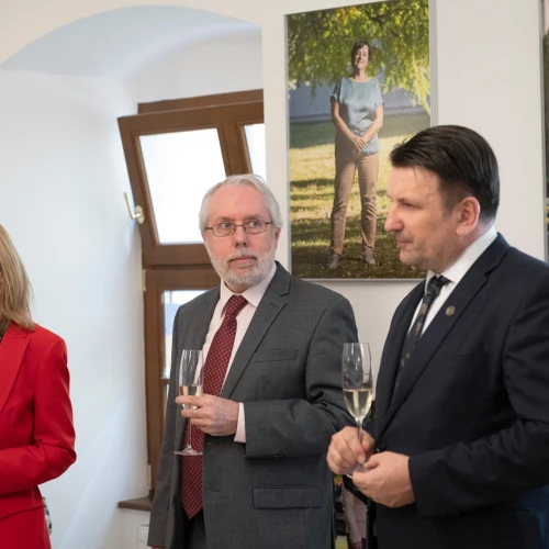 Fotografie z otevření výstavy Tváře české krajanské komunity na Slovensku