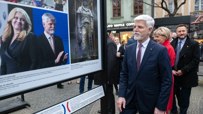Prezident ČR Petr Pavel s manželkou pri výstave Česko/slovenské okamžiky