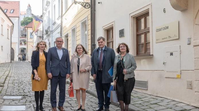 Delegace Stálé komise Senátu ČR pro sdělovací prostředky navštívila Český dům