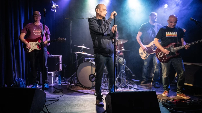 Garage rozvlnila publikum v .klubu pod lampou