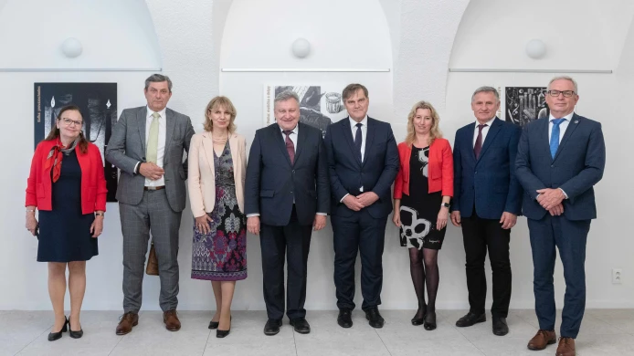 Delegace Výboru pro záležitosti Evropské unie Senátu ČR navštívila Český dům