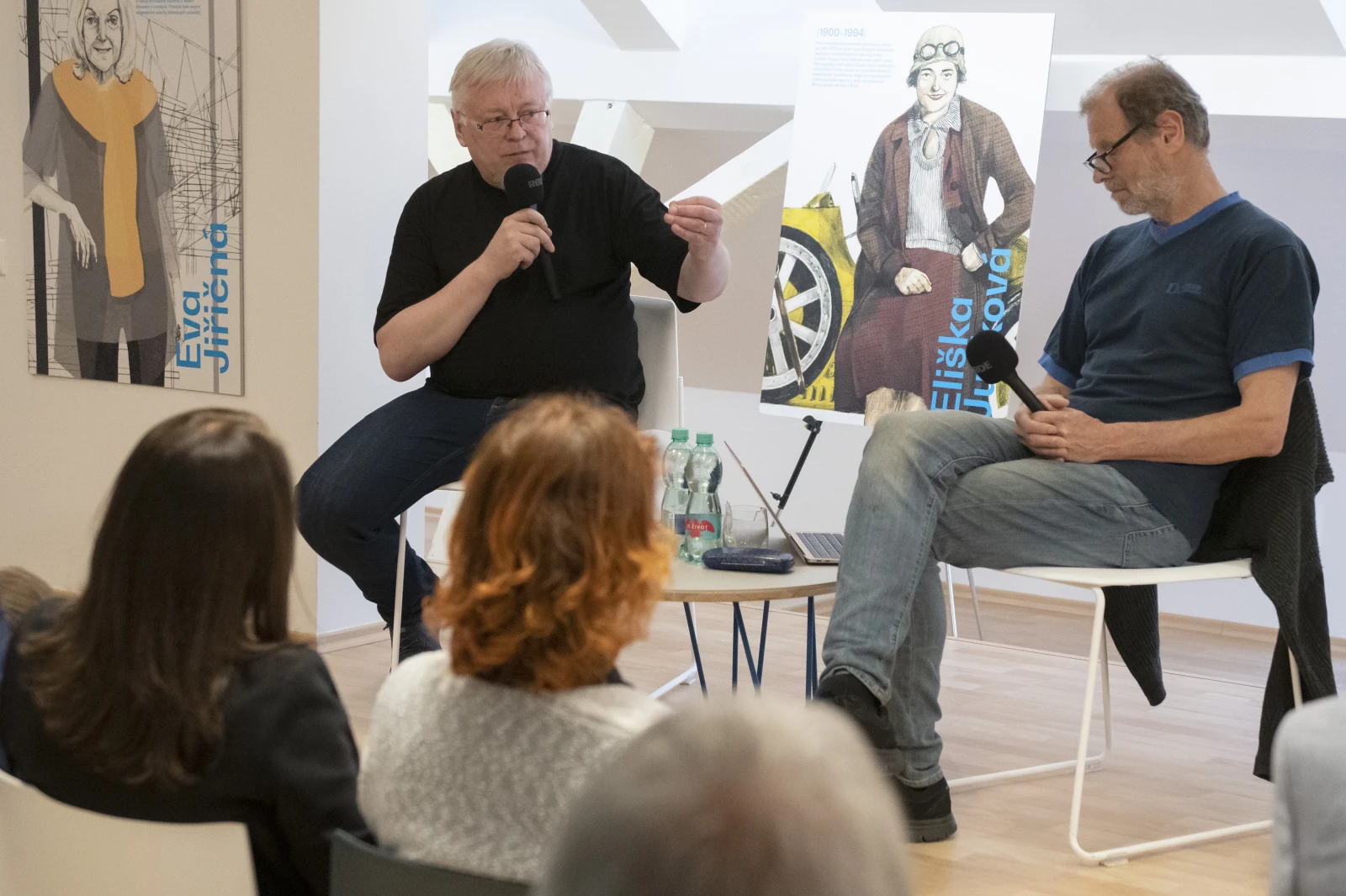 Fotografie z debaty s Pavlem Kosatíkem