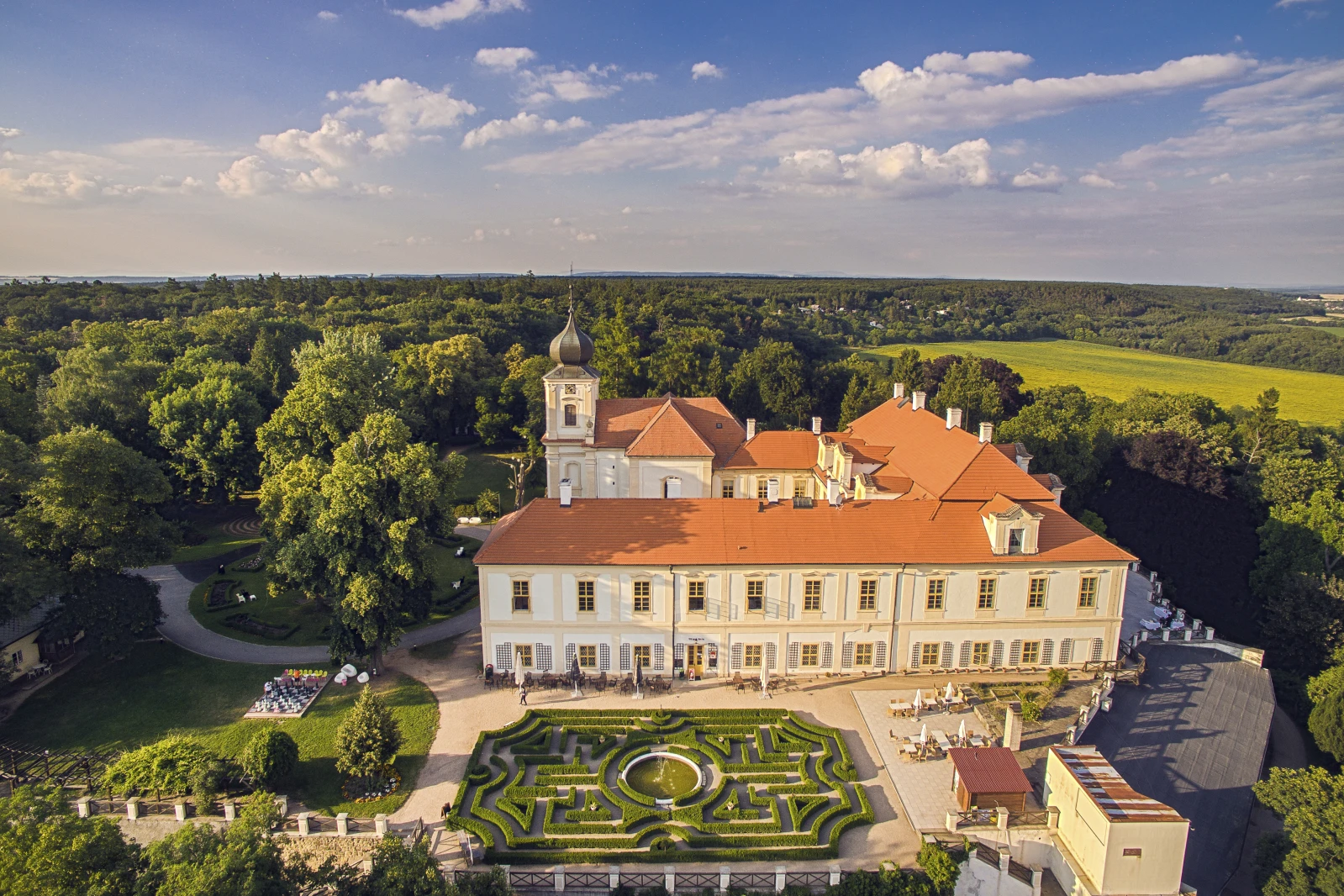 Představujeme Vám partnera Českých center - Zámek Loučeň