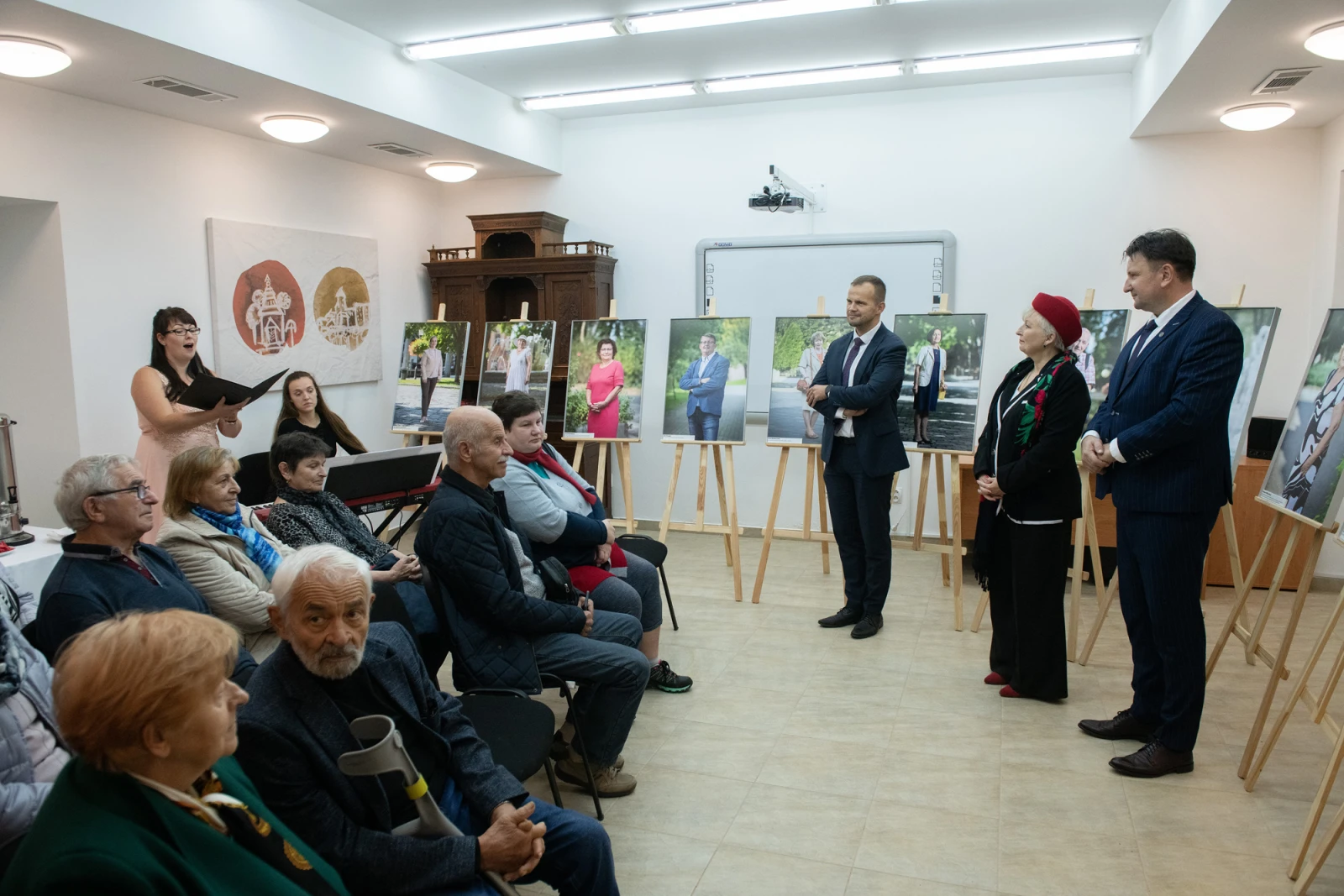 Fotografie z otevření výstavy Tváře české krajanské komunity na Slovensku ve Staré Ľubovni