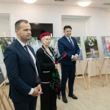 Ľuboš Tomko, primátor města Stará Ľubovňa; Ivana Šipošová, předsedkyně Českého spolku v Staré Ľubovni, Tomáš Tuhý, velvyslanec ČR na Slovensku. Fotograf © Peter Korček