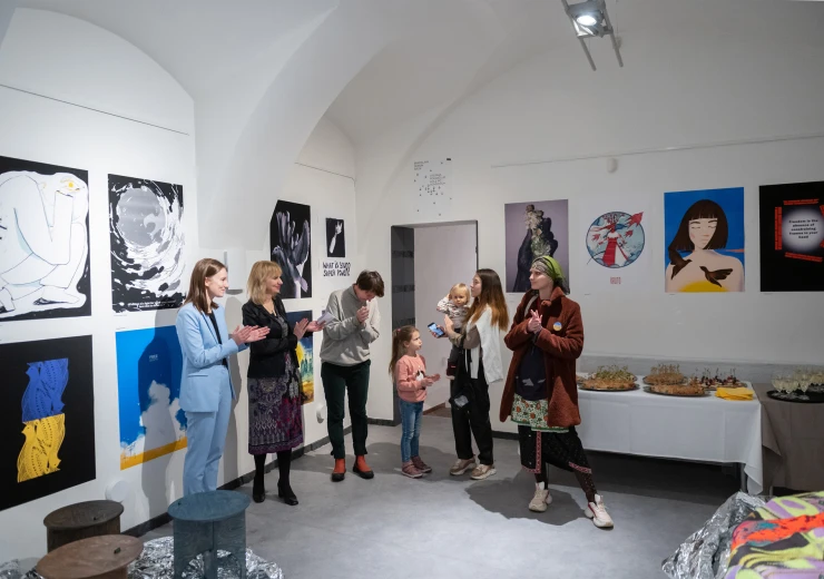 Výstavu plakátů zahájila ředitelka Českého centra Monika Koblerová, vedoucí projektu Kristýna Vlasíková, ředitelka Bratislava Design Week Lubica Hustá v přítomnosti autorek oceněných plakátů Eleny Kulish a Kashi Potrohosh