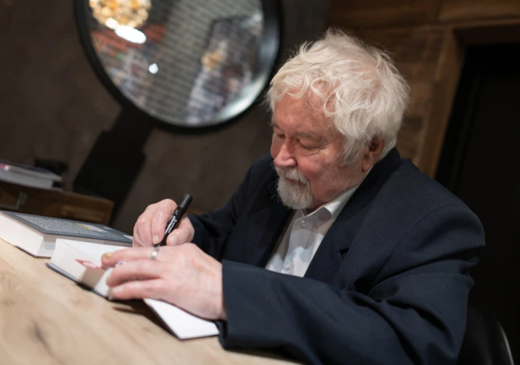 petr-pithart_kniha_foto-peter-korcek_0012_zmensena-1679495277.jpg