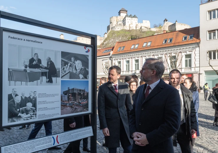 Slavnostní otevření výstavy Česko) (Slovenské okamžiky v Trenčíně za účasti premiérů ČR a SR a ministrů zahraničních věcí ČR a SR. Foto: Peter Korček