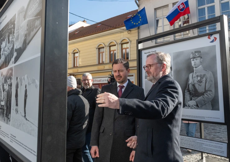 Slavnostní otevření výstavy Česko) (Slovenské okamžiky v Trenčíně za účasti premiérů ČR a SR a ministrů zahraničních věcí ČR a SR. Foto: Peter Korček