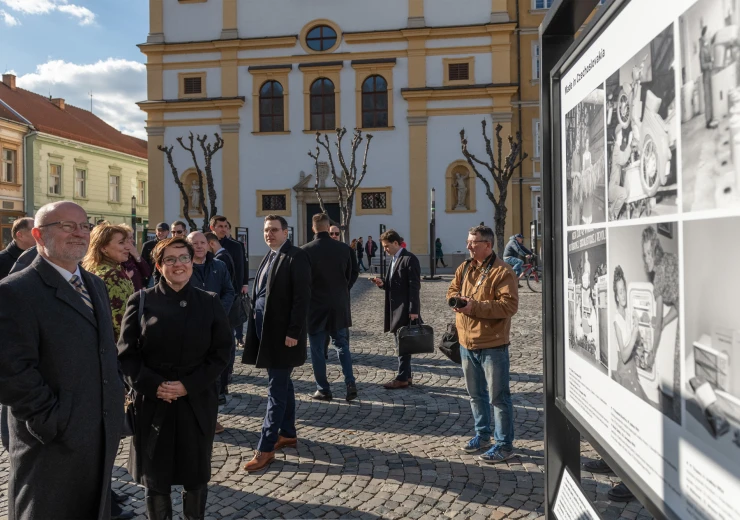 Slavnostní otevření výstavy Česko) (Slovenské okamžiky v Trenčíně za účasti premiérů ČR a SR a ministrů zahraničních věcí ČR a SR. Foto: Peter Korček