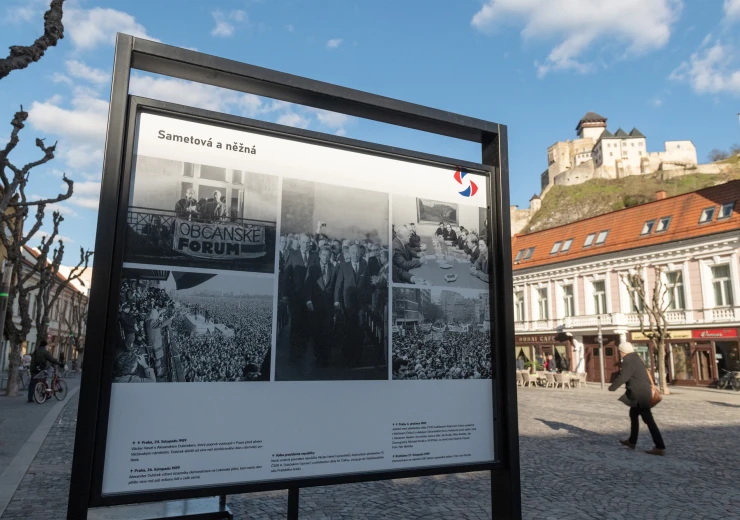 Slavnostní otevření výstavy Česko) (Slovenské okamžiky v Trenčíně za účasti premiérů ČR a SR a ministrů zahraničních věcí ČR a SR. Foto: Peter Korček