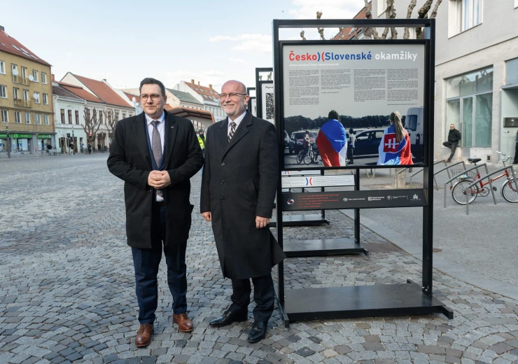 Slavnostní otevření výstavy Česko) (Slovenské okamžiky v Trenčíně za účasti premiérů ČR a SR a ministrů zahraničních věcí ČR a SR. Foto: Peter Korček