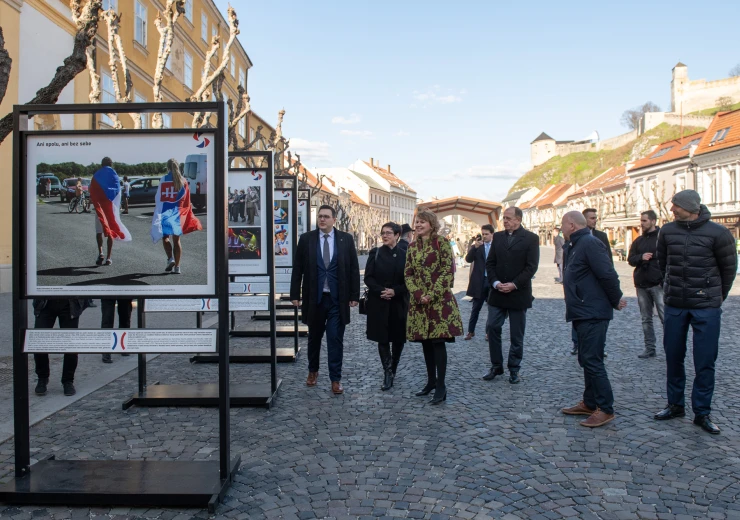 Slavnostní otevření výstavy Česko) (Slovenské okamžiky v Trenčíně za účasti premiérů ČR a SR a ministrů zahraničních věcí ČR a SR. Foto: Peter Korček