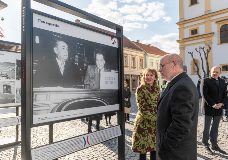 Slavnostní otevření výstavy Česko) (Slovenské okamžiky v Trenčíně za účasti premiérů ČR a SR a ministrů zahraničních věcí ČR a SR. Foto: Peter Korček