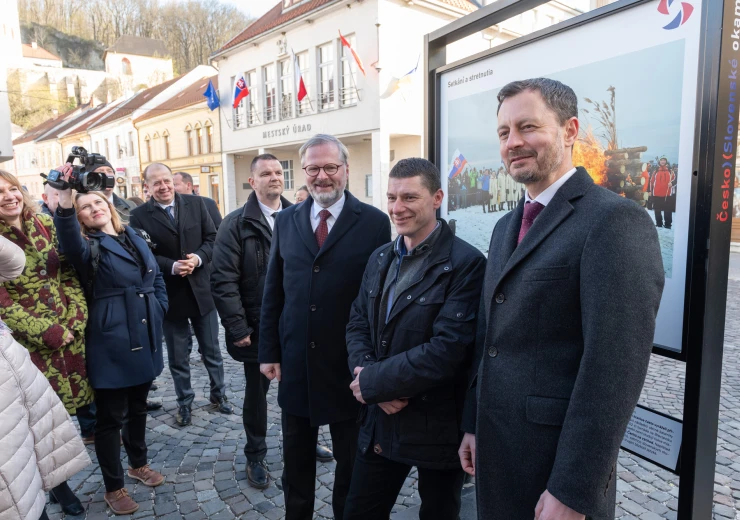 Slavnostní otevření výstavy Česko) (Slovenské okamžiky v Trenčíně za účasti premiérů ČR a SR a ministrů zahraničních věcí ČR a SR. Foto: Peter Korček