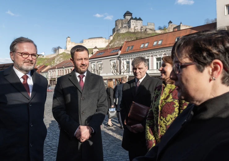 Slavnostní otevření výstavy Česko) (Slovenské okamžiky v Trenčíně za účasti premiérů ČR a SR a ministrů zahraničních věcí ČR a SR. Foto: Peter Korček