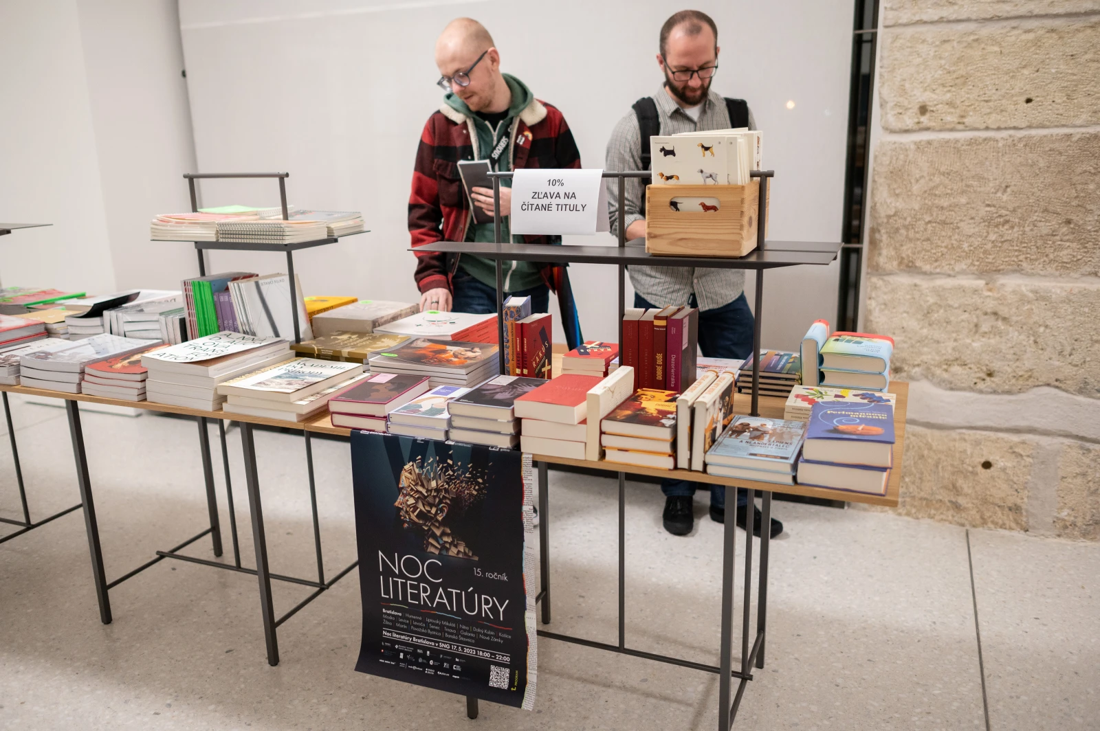 Dnešná noc patrí literatúre, čítať budú herci v 17 mestách