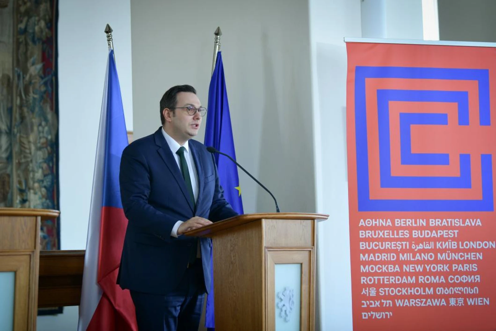 Minister Lipavský ocenil prácu Českých centier pri príležitosti ich tridsiateho výročia