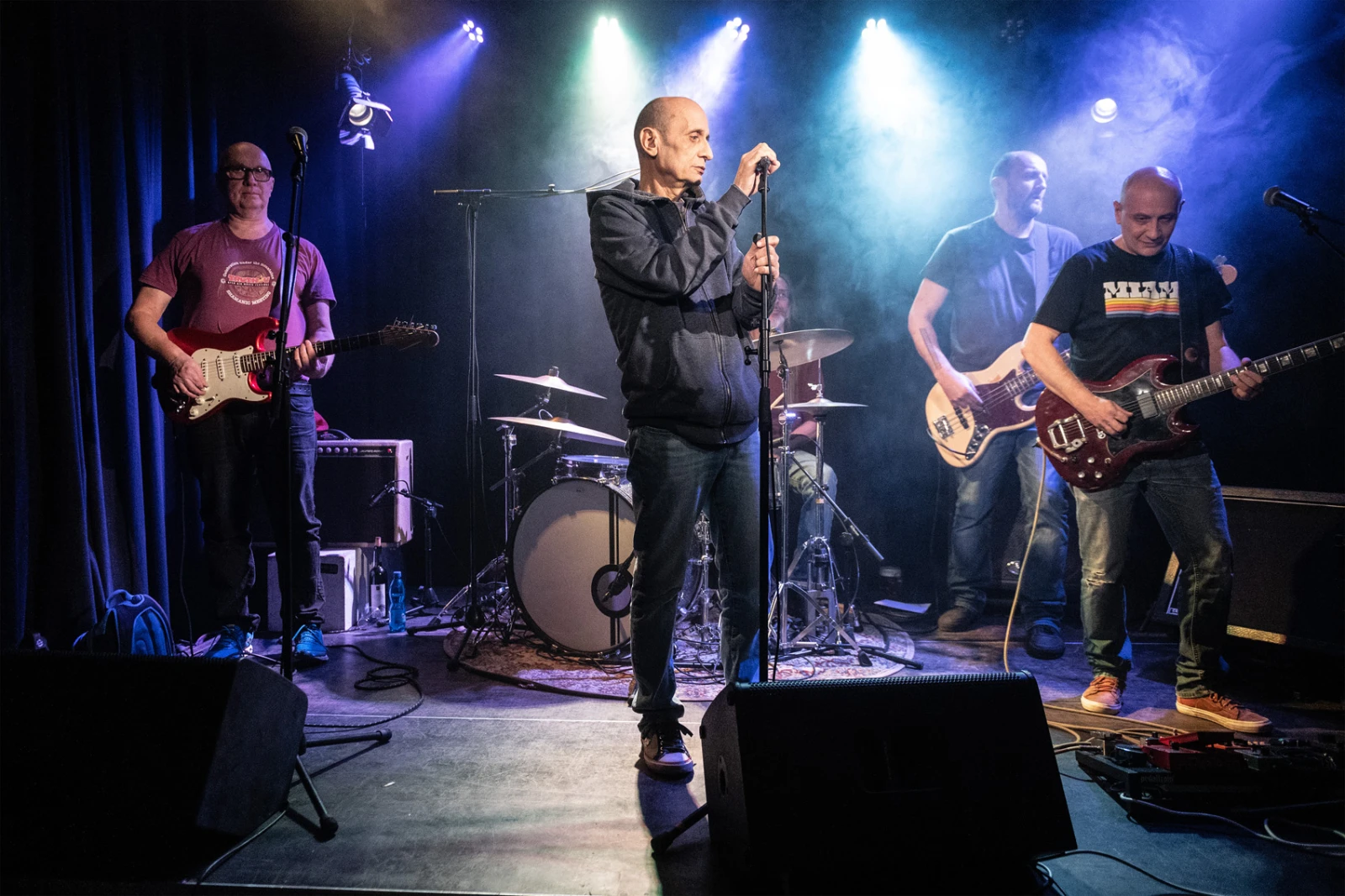 Garage rozvlnila publikum v .klubu pod lampou