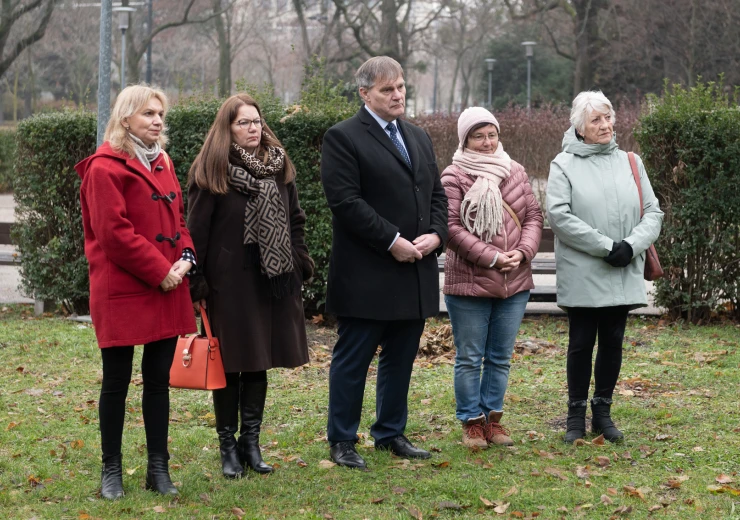 sadenie-stromu-olgy-havlovej_foto-peter-korcek_web_0002.jpg