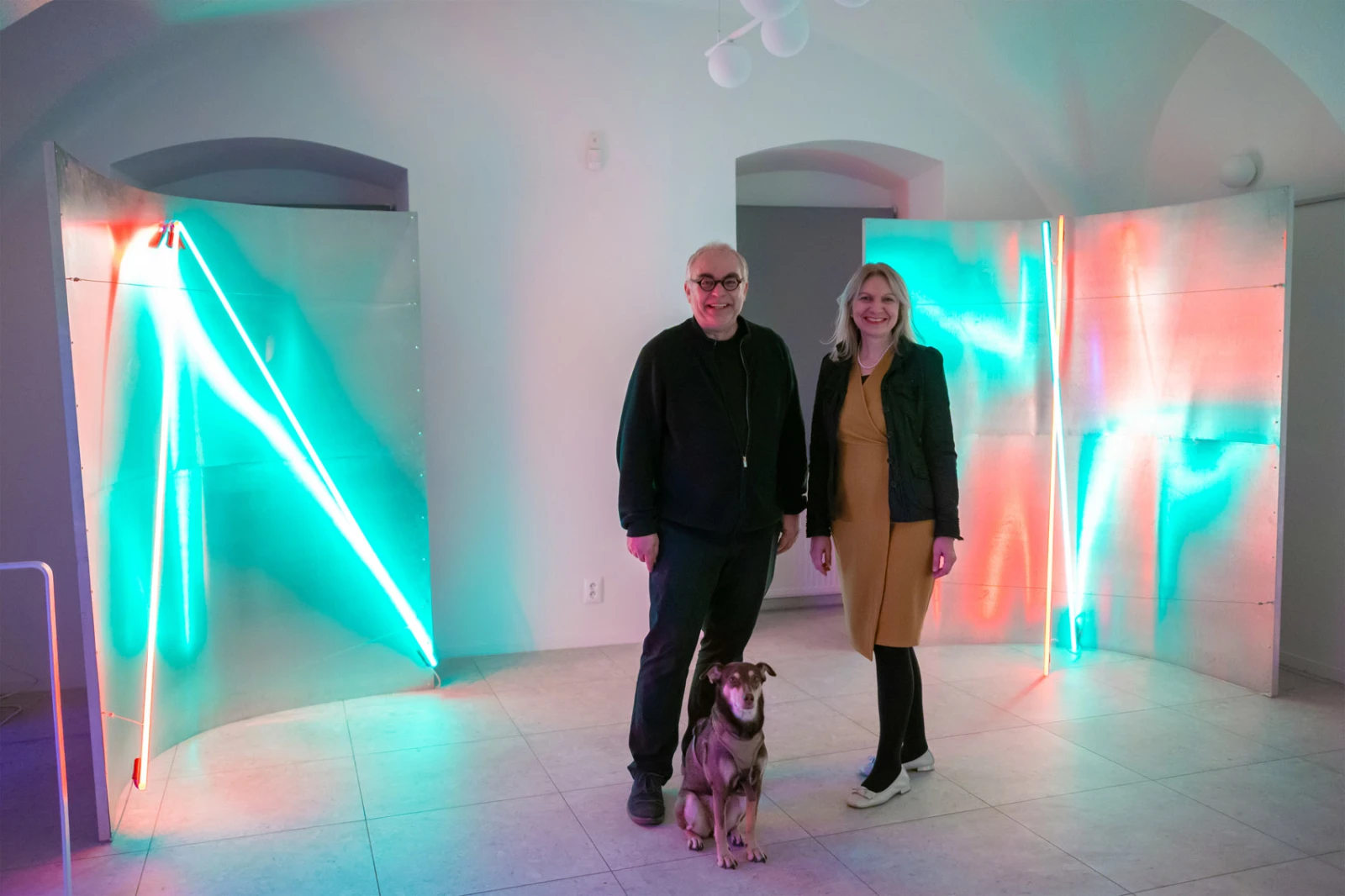 Autor instalace Pavel Korbička a ředitelka Českého centra Bratislava Monika Koblerová