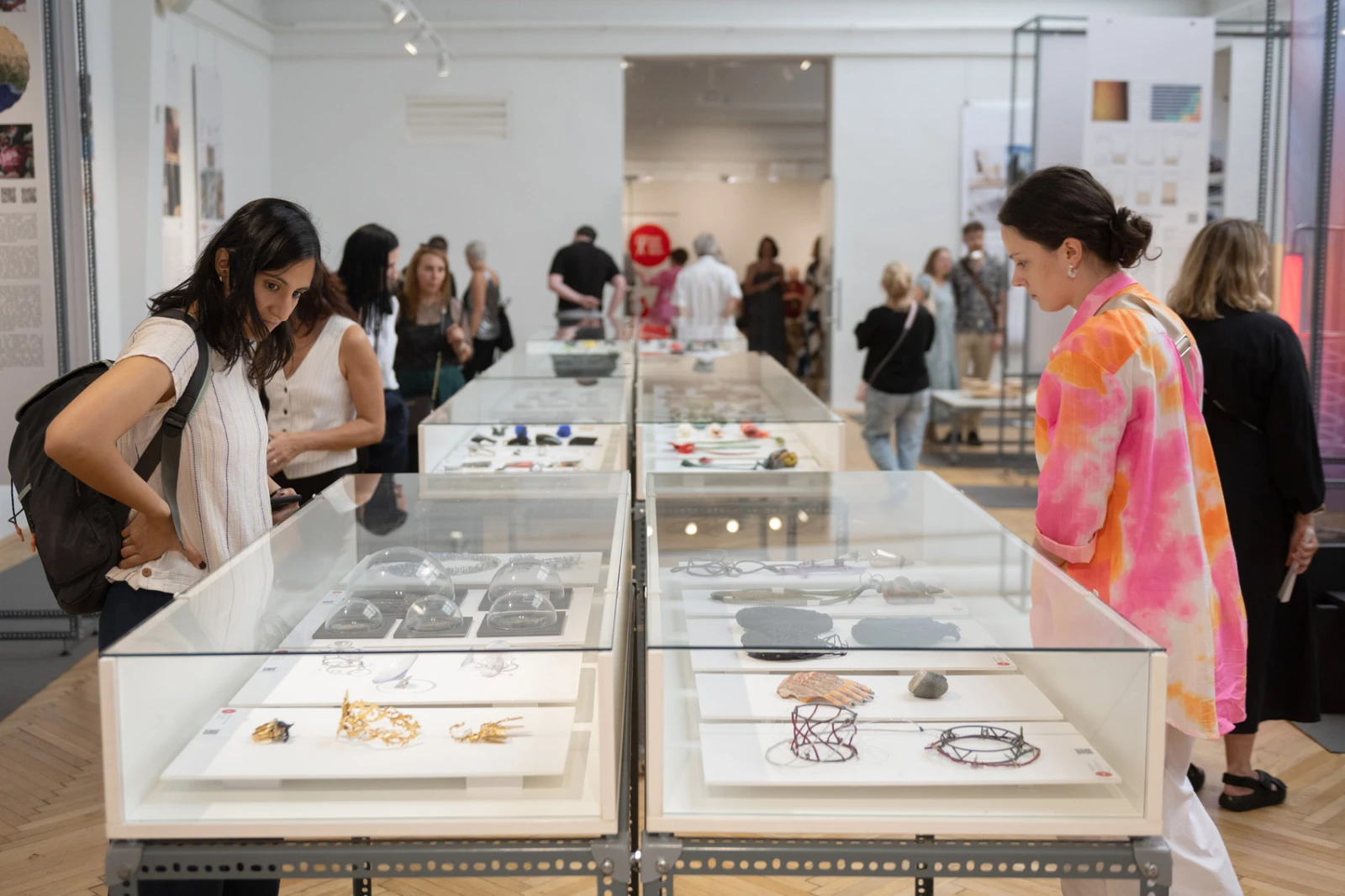 Vernisáž výstavy Design Without Borders 2024 - Galerie Umelka