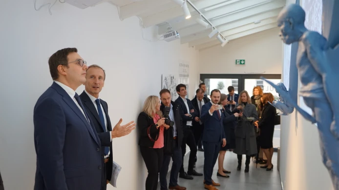 Ministr zahraničí České republiky Jan Lipavský navštívil galerii Bouda