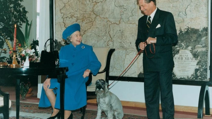 The Queen and the Playwright: New photographic exhibition features rarely seen images from the Queen’s visit to the Czech Republic