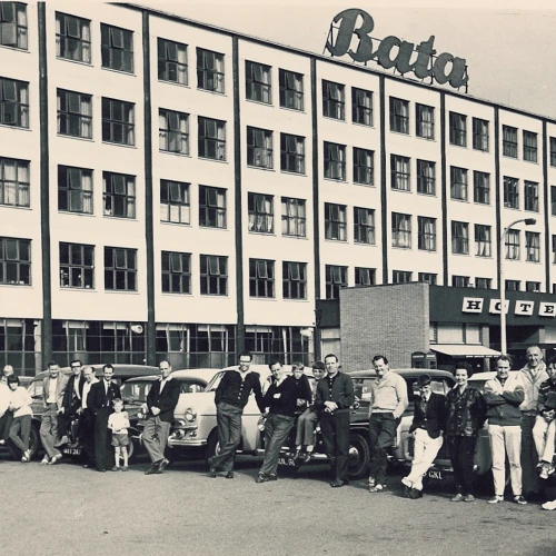 Designed to Belong: Modernismus, průmysl a komunita