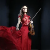 Jennifer Pike, photo: Arno