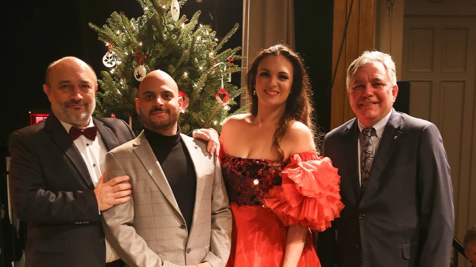 Ester Pavlů Advent Season American Tour