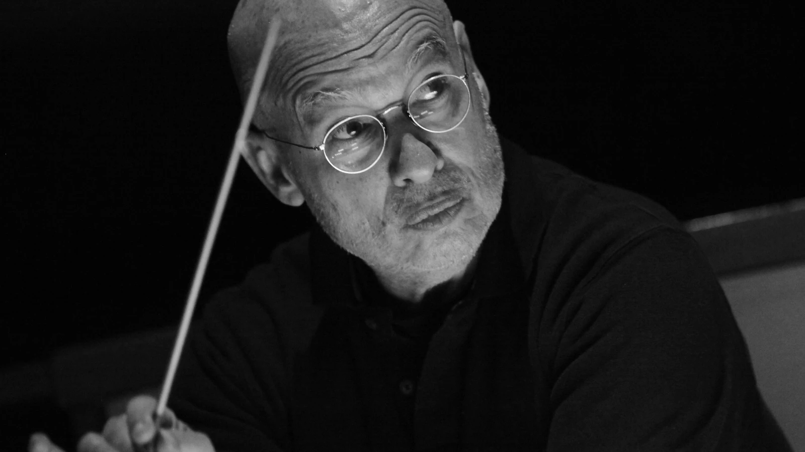 Dennis R. Davies. Photo credit © Reinhard Winkler