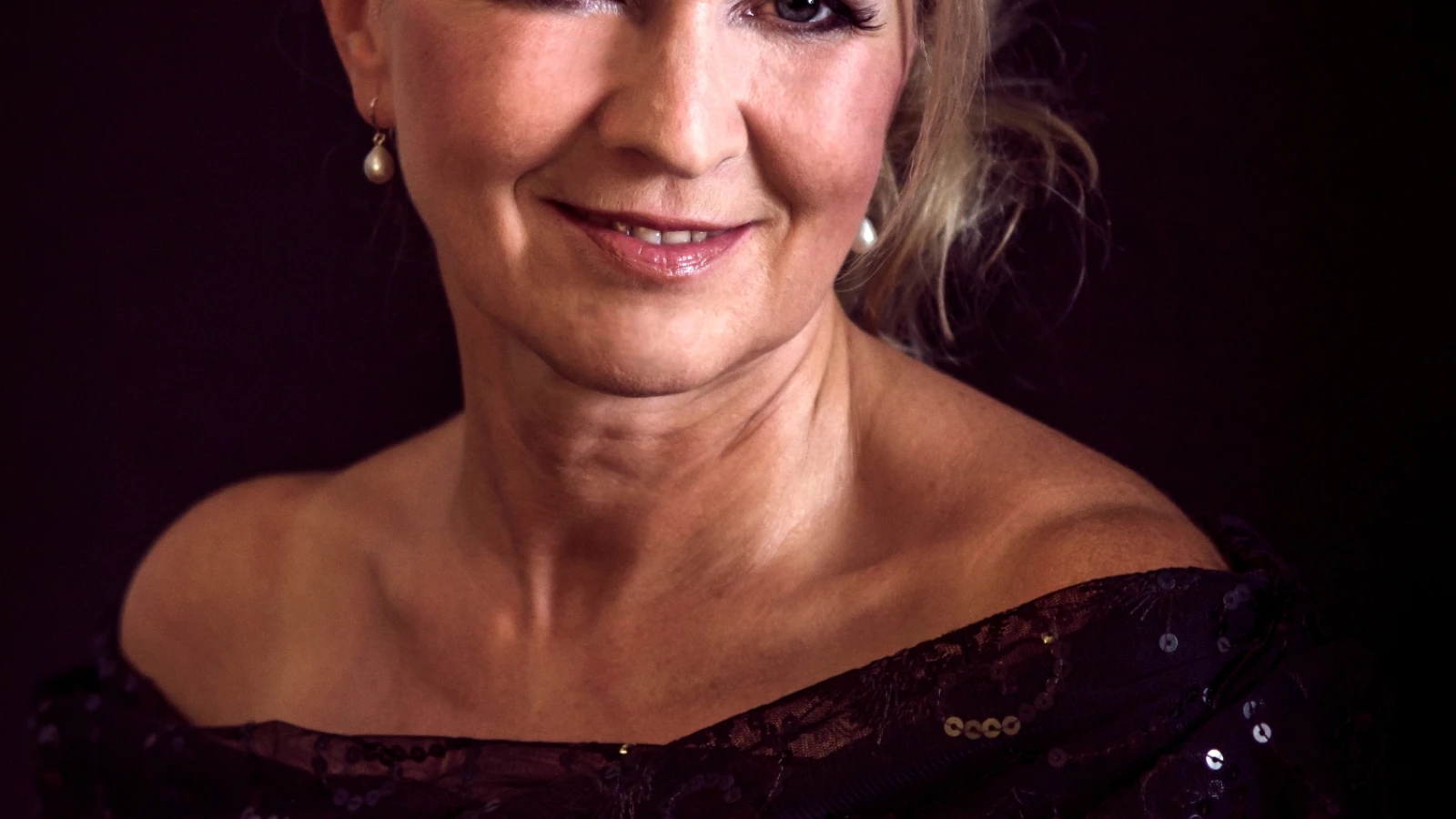 Cancioneta Praga: Melodies From All Over the World in Bohemian National Hall