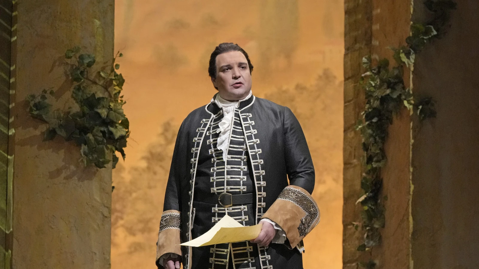 Photos © Ken Howard, Met Opera