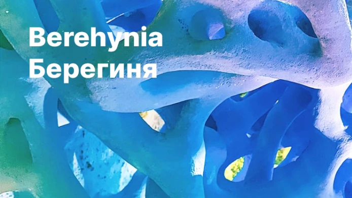 Odhalení sochy Berehynia (Ochránkyně) ukrajinské sochařky Ani Svami / Anny Nadudy v areálu Pražské tržnice