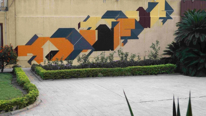 Umělec Zeb One vytvořil mural na Velvyslanectví ČR v Káhiře. Návrh inspirovaly pyramidy i brutalistní architektura