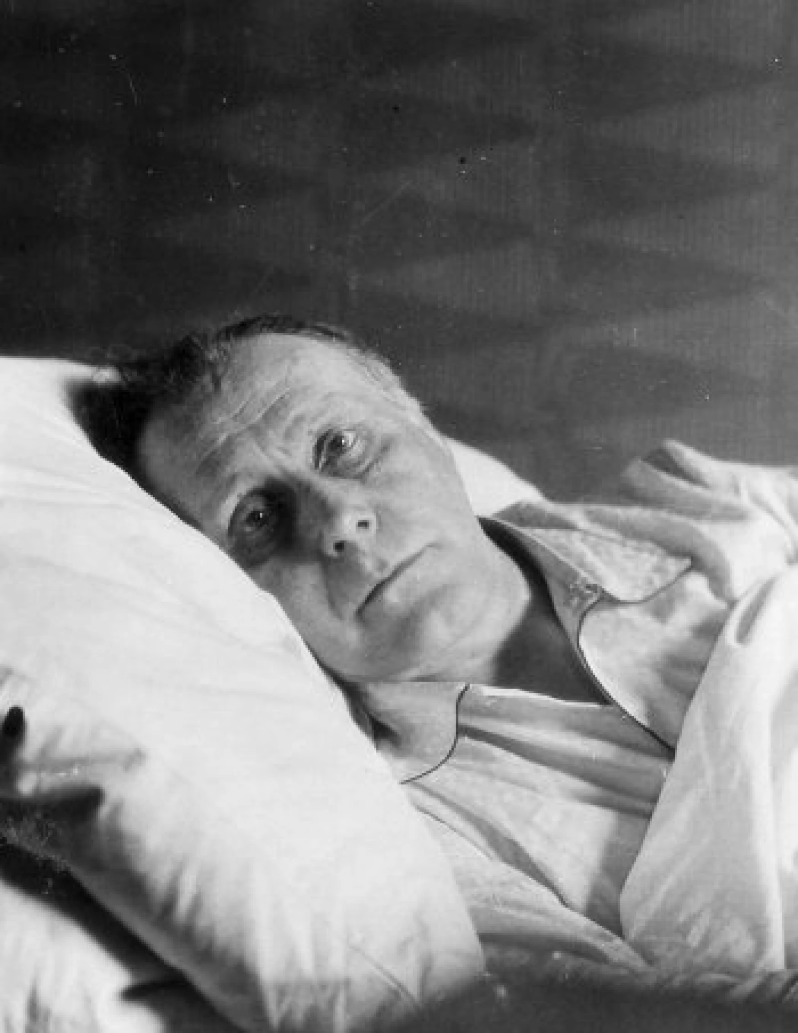 Adolf Loos v době nemoci v roce 1930, © Karel Lhota, Západočeská galerie v Plzni, A13/77