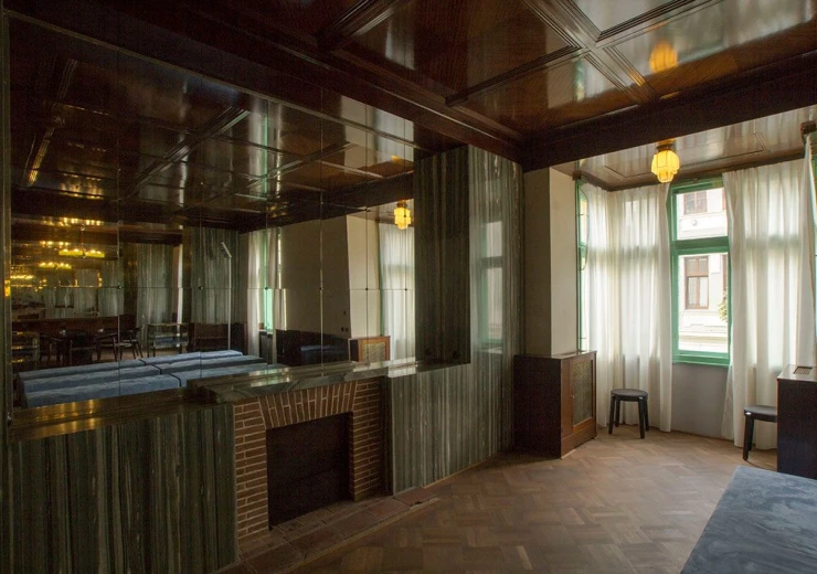 Krb a arkýř v obytném pokoji Krausových dnes, © Radovan Kodera, Plzeň – TURISMUS