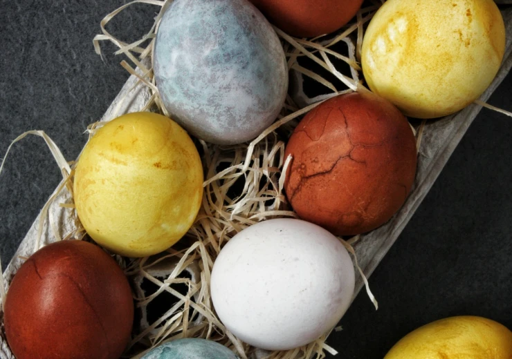 Přírodně barvená vajíčka © The Olive