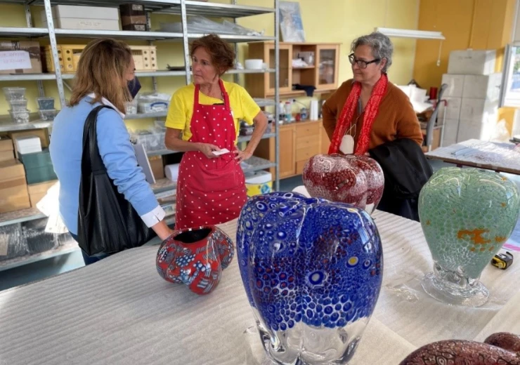 Návštěva ateliéru nizozemské umělkyně Barbary Nanning, která působí v AZ Glass v Novém Boru. Foto: © Česká centra