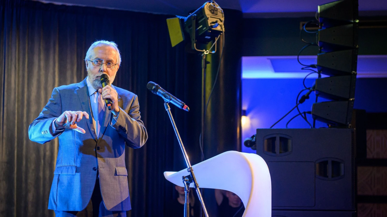 Ondřej Černý, generální ředitel Českých center  předával Ceny DZS v kategorii Inkluze a diverzita