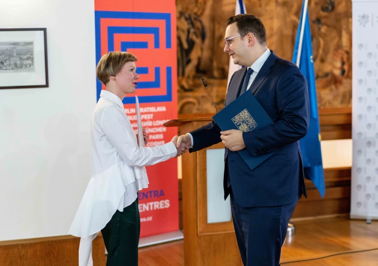 Jitka Pánek Jurková, generální ředitelka Českých center a Jan Lipavský, ministr zahraničních věcí ČR © Česká centra
