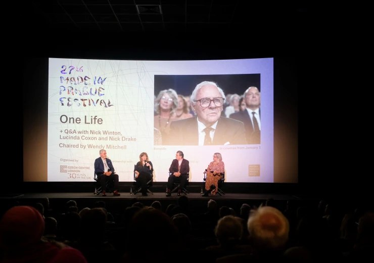 Promítání filmu One Life, panelisté: Nick Drake, Lucinda Coxon, Nick Winton a moderátorka Wendy Mitchell © Jan Pavelka