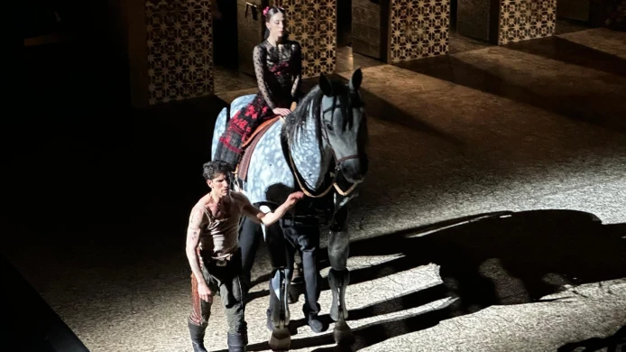 Unikátní loutka koně pro balet Carmen v Teatro dell´Opera di Roma
