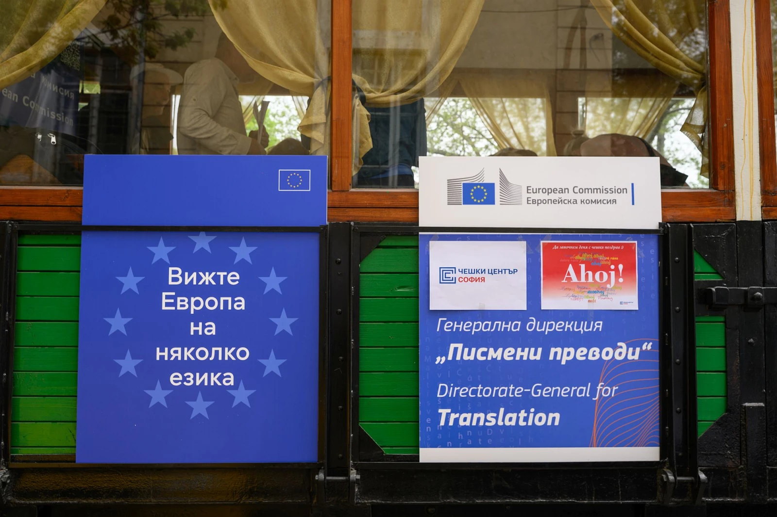 Den Evropy v barvách evropských jazyků a v historické tramvaji