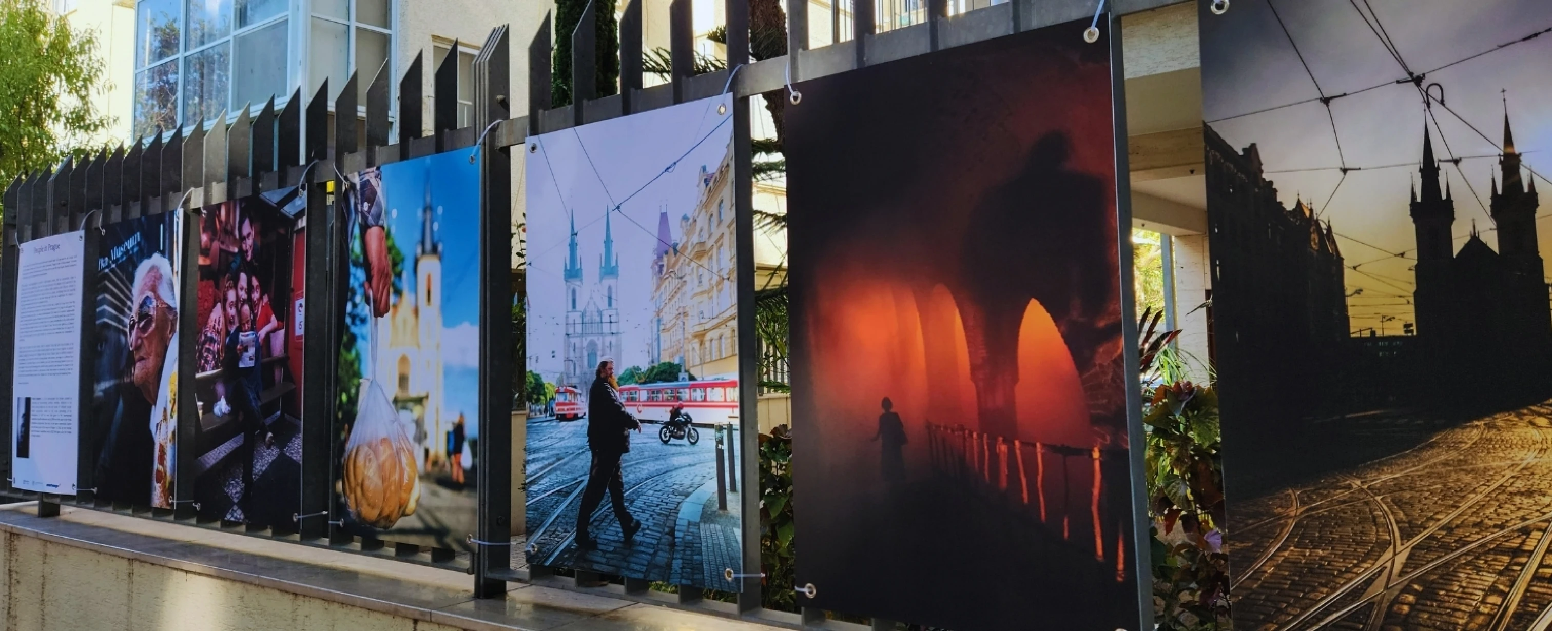 Výstava: Lidé v Praze Martina Schuberta v Galerii na Plotě © Dana Keren