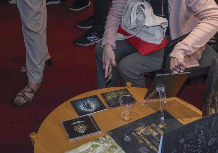 Na výstavě Infinite Universes v Českém centru Tokio si lidé mohou poslechnout i herní soundtrack k mnoha českým hrám
