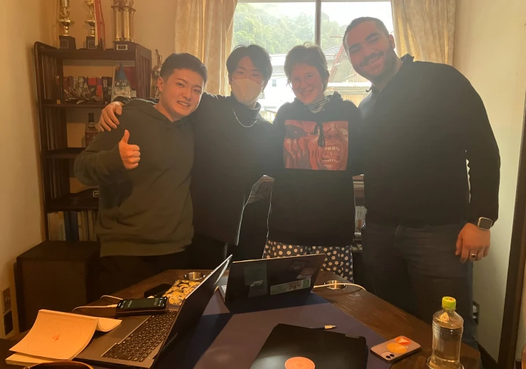 Fotografie studentů pracujících na Ise Fenix Project