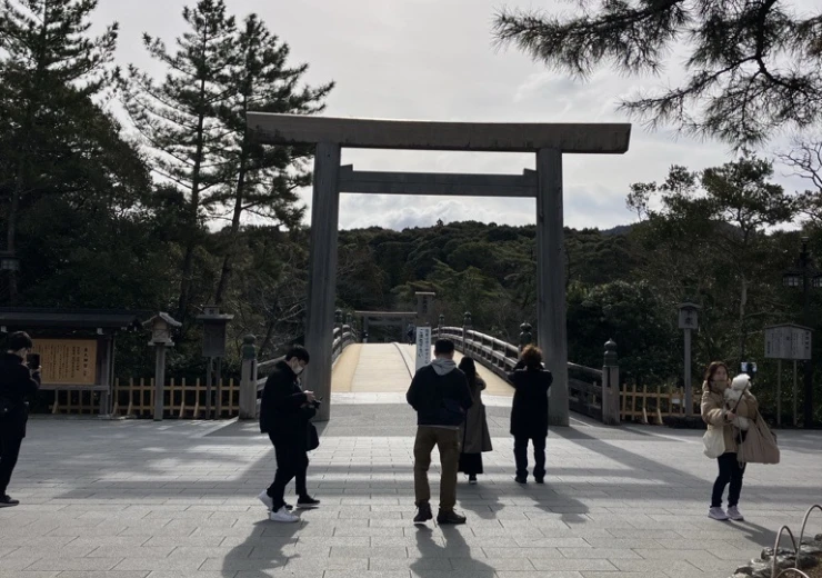 Fotografie brány torii ve svatyně v Ise