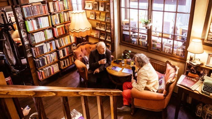 Literatura na hranici: literární besedy nabízí Vášáryovou, Hejlíka i Holland